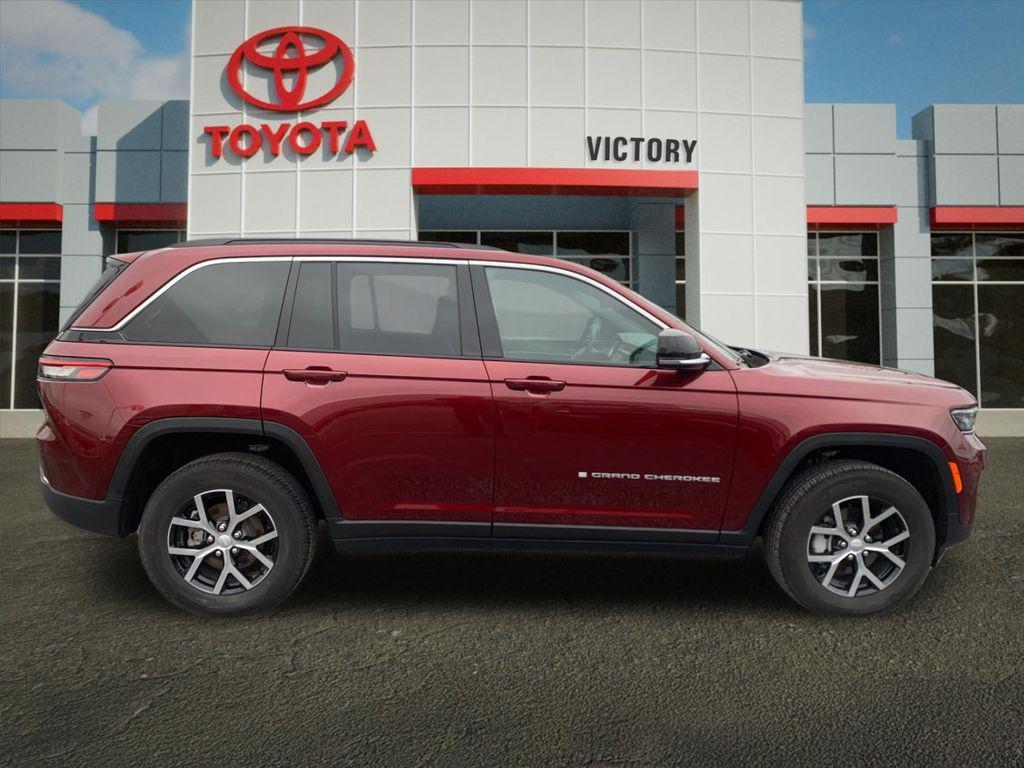 used 2024 Jeep Grand Cherokee car, priced at $37,745