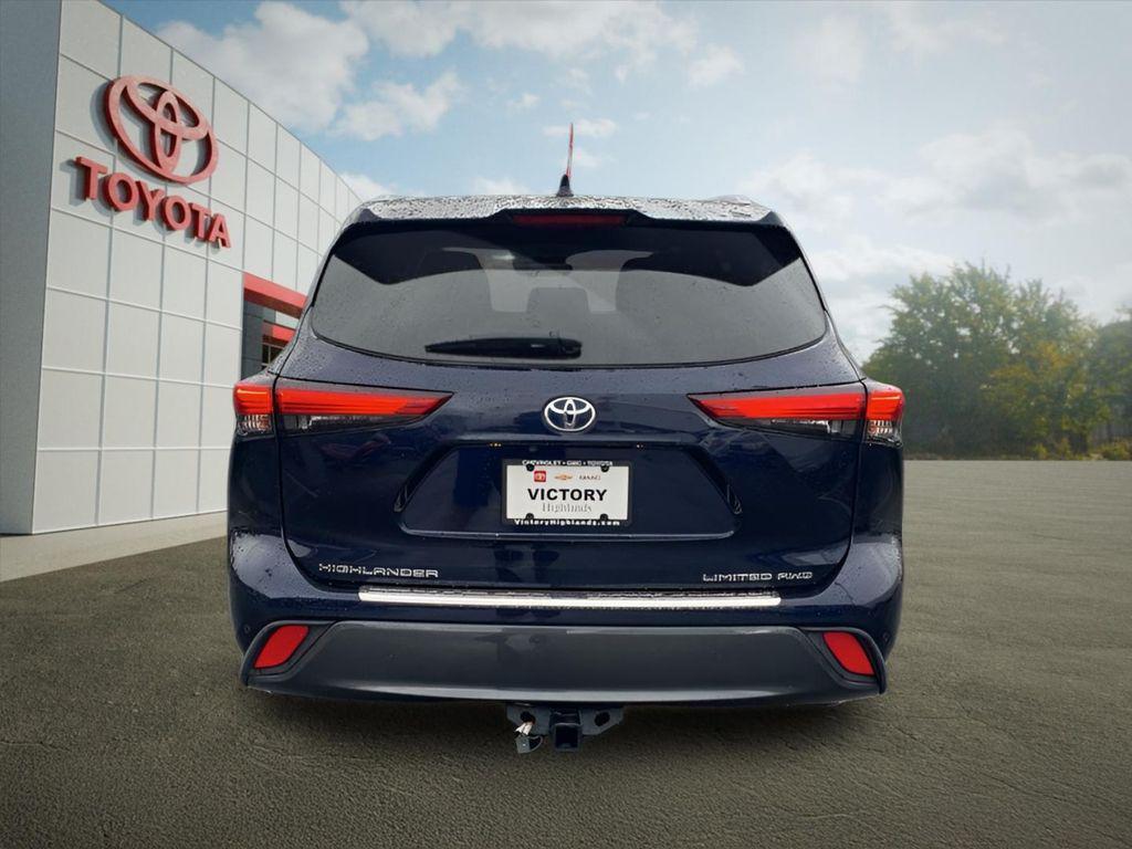 used 2020 Toyota Highlander car, priced at $31,224