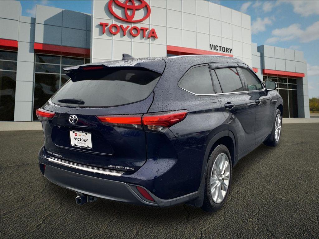 used 2020 Toyota Highlander car, priced at $31,224