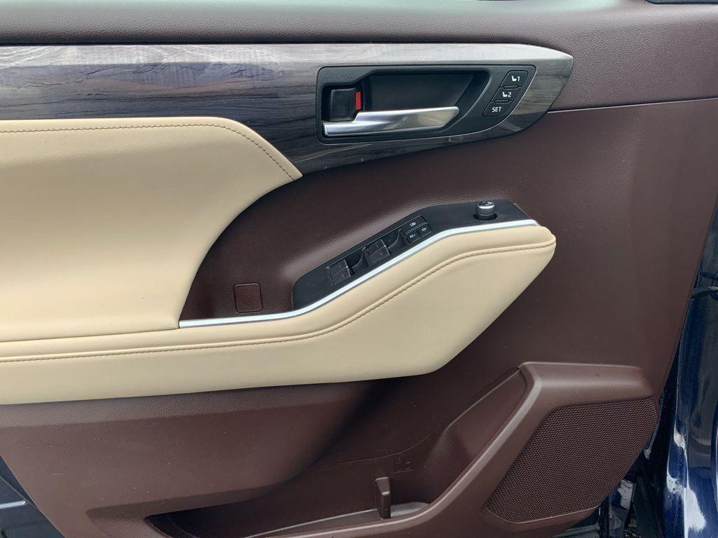 used 2020 Toyota Highlander car, priced at $31,520