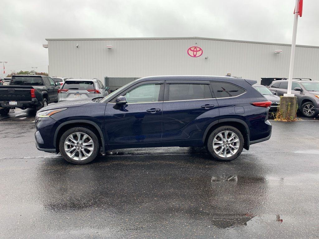 used 2020 Toyota Highlander car, priced at $31,520