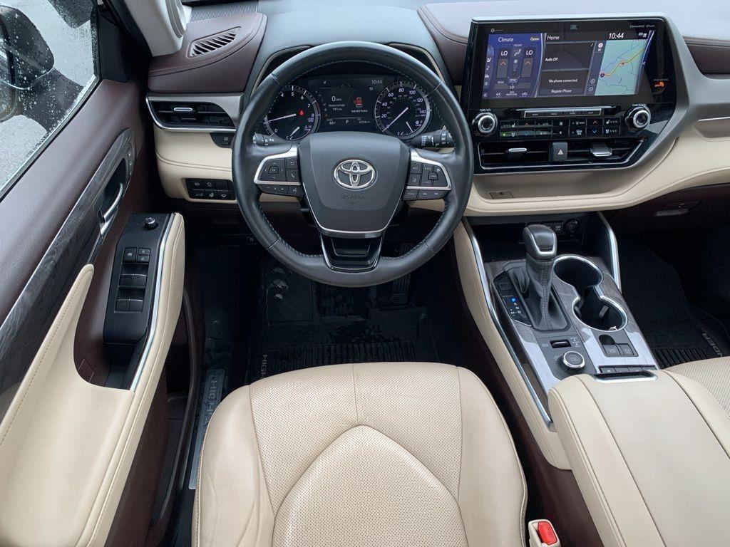 used 2020 Toyota Highlander car, priced at $31,520