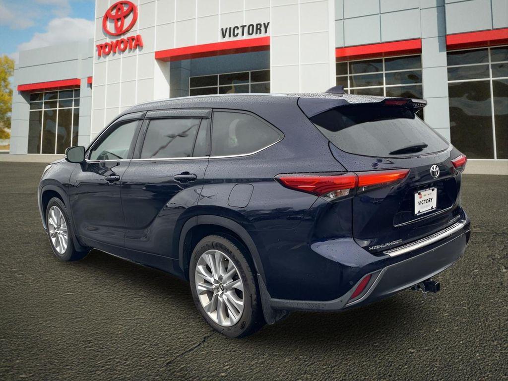 used 2020 Toyota Highlander car, priced at $31,224
