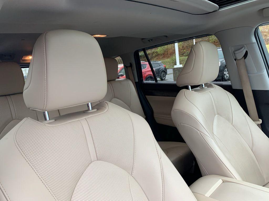 used 2020 Toyota Highlander car, priced at $31,520