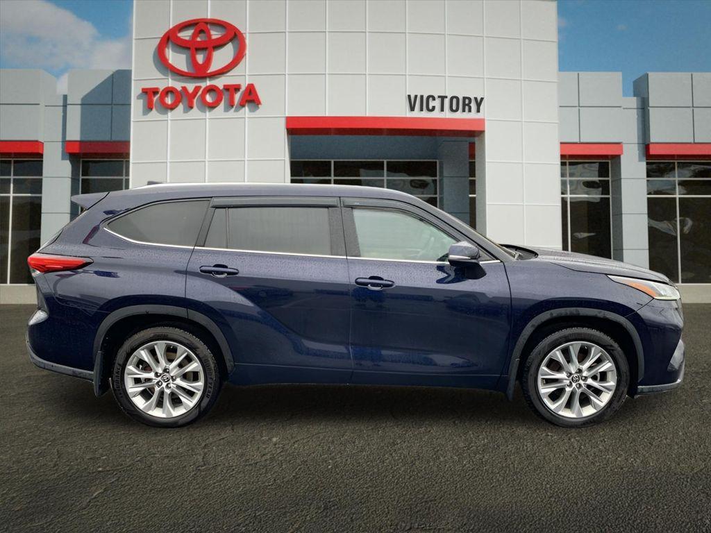 used 2020 Toyota Highlander car, priced at $31,224
