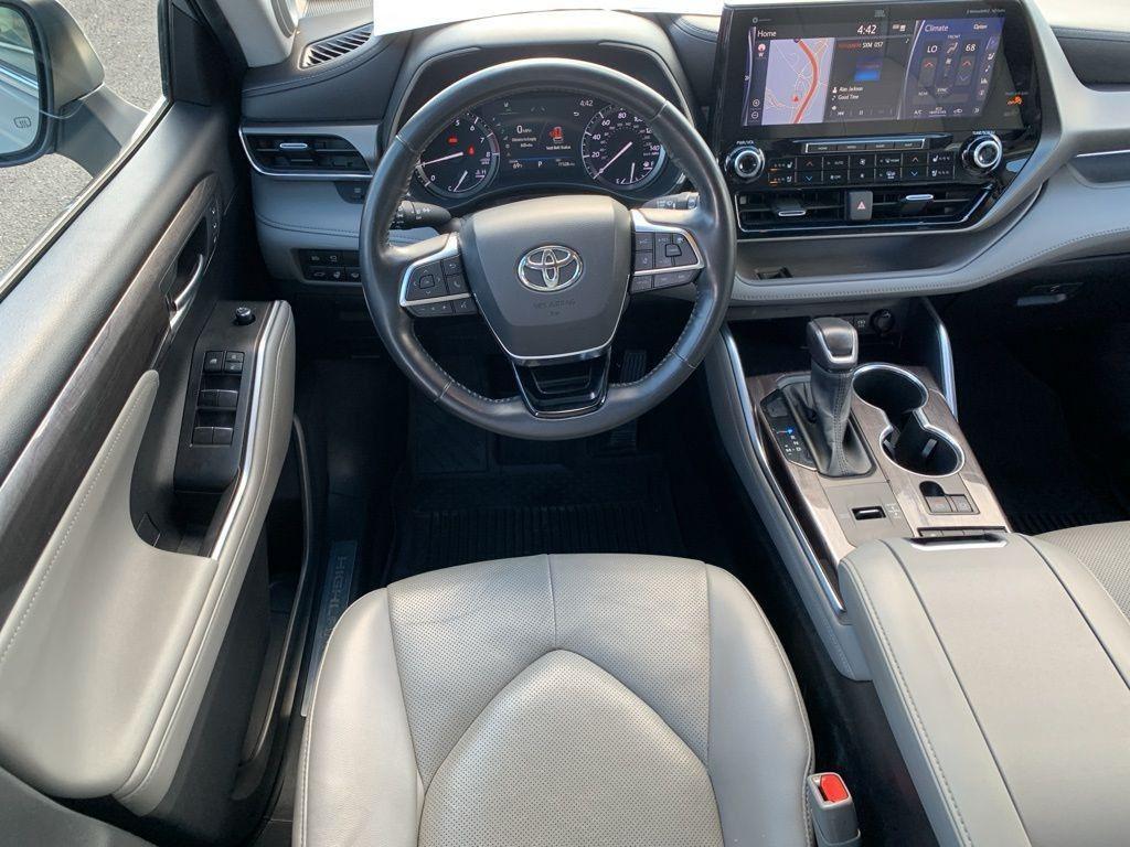 used 2021 Toyota Highlander car, priced at $30,920