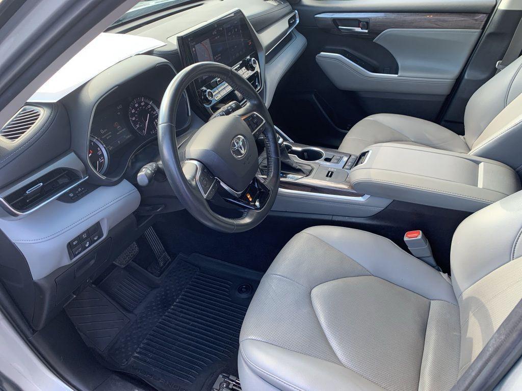 used 2021 Toyota Highlander car, priced at $30,920