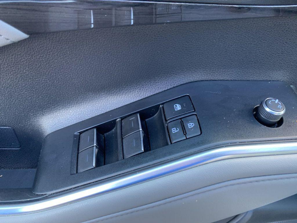 used 2021 Toyota Highlander car, priced at $30,920