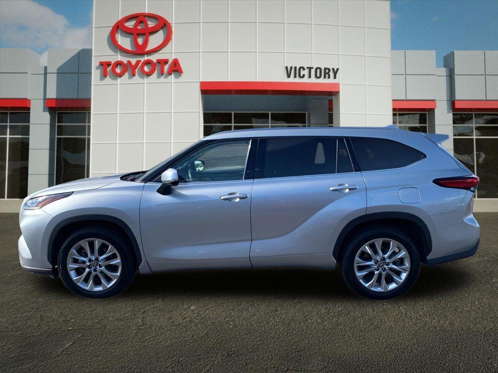 used 2021 Toyota Highlander car, priced at $28,625