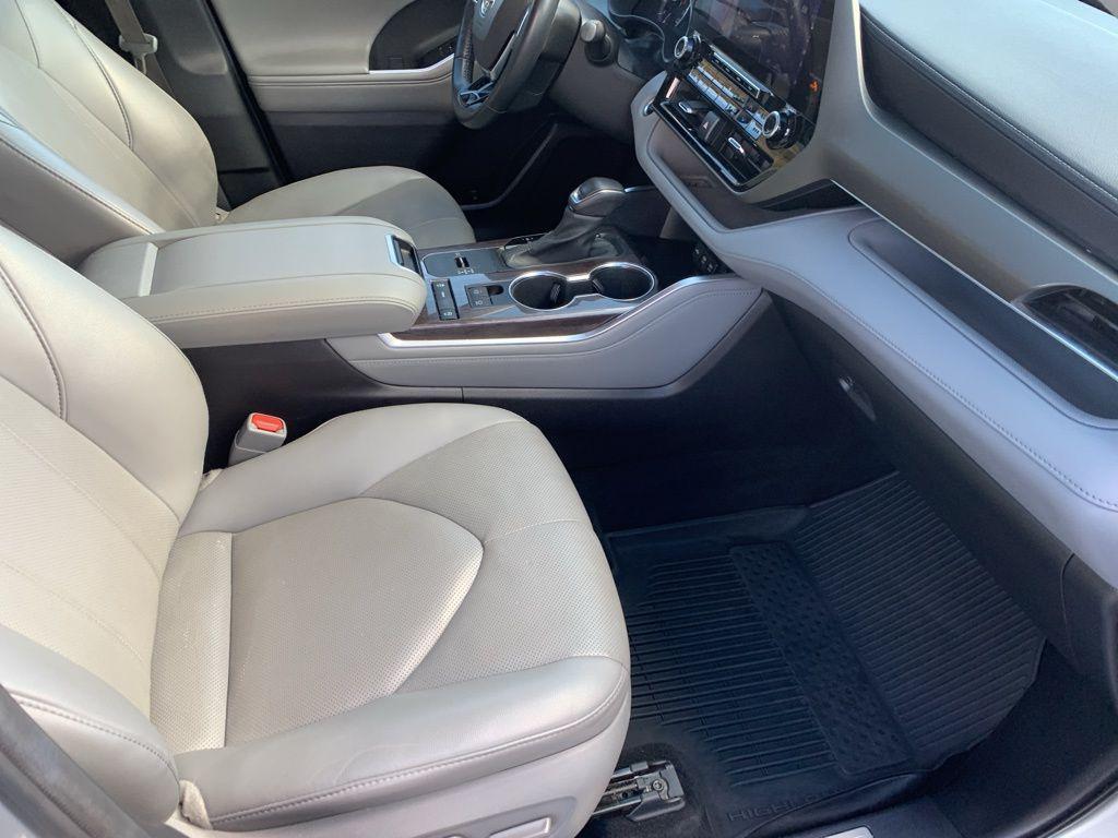 used 2021 Toyota Highlander car, priced at $31,763