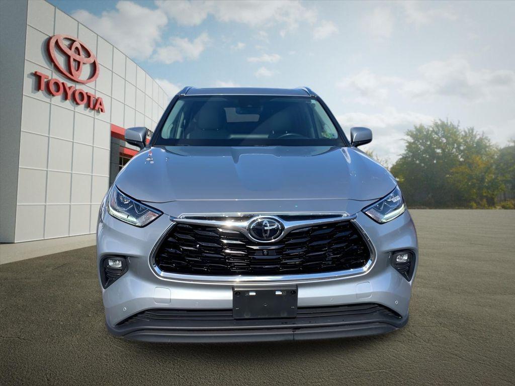 used 2021 Toyota Highlander car, priced at $28,625