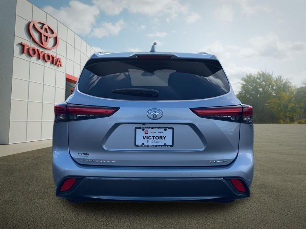 used 2021 Toyota Highlander car, priced at $28,625