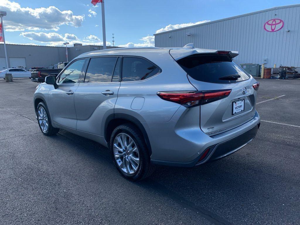 used 2021 Toyota Highlander car, priced at $30,920