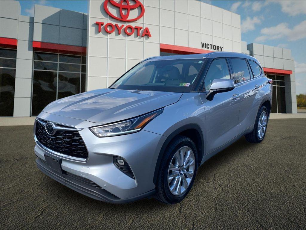 used 2021 Toyota Highlander car, priced at $28,625