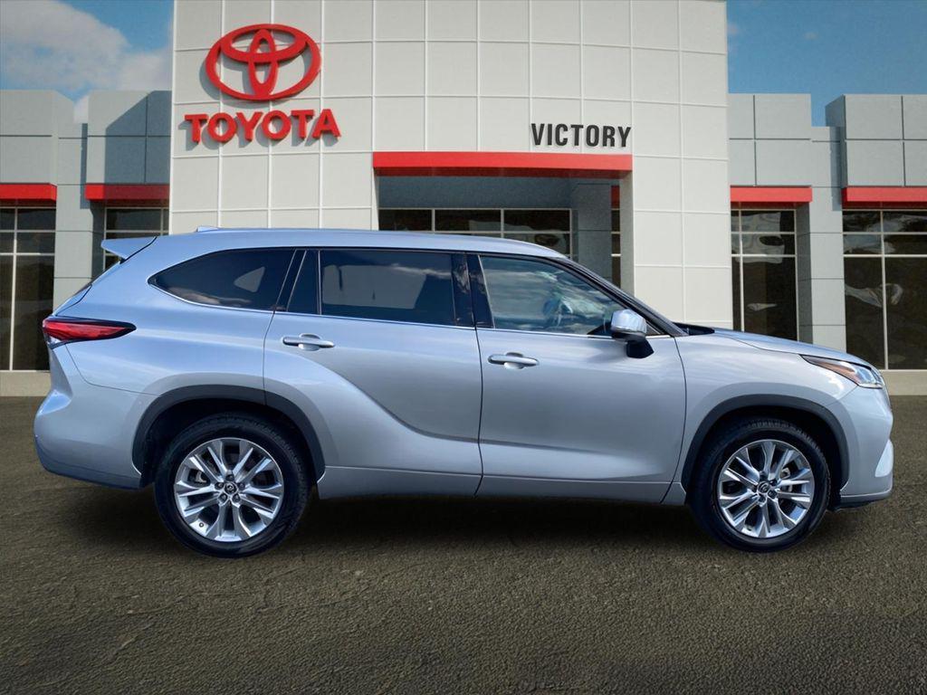 used 2021 Toyota Highlander car, priced at $28,625