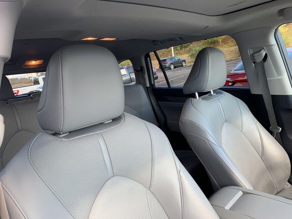 used 2021 Toyota Highlander car, priced at $30,920