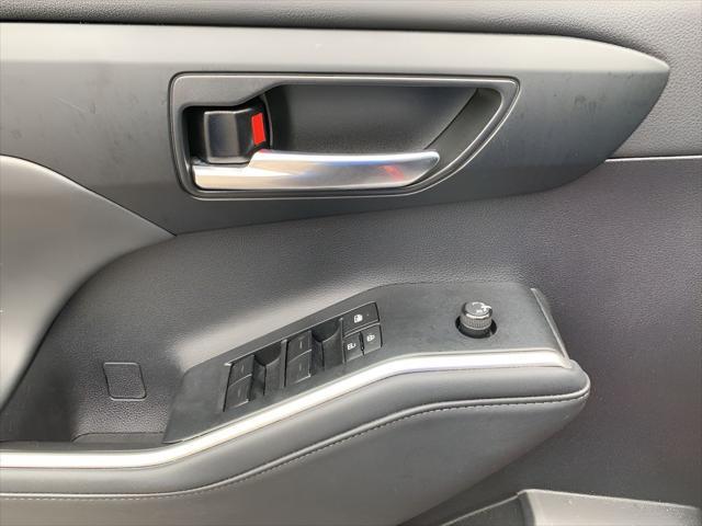 used 2022 Toyota Highlander car, priced at $36,991