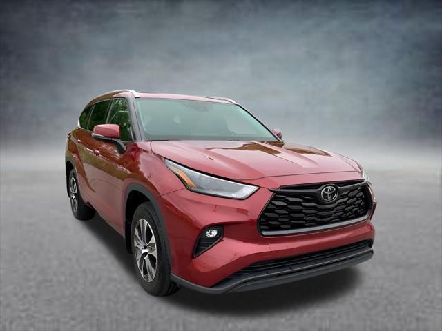 used 2022 Toyota Highlander car, priced at $36,991