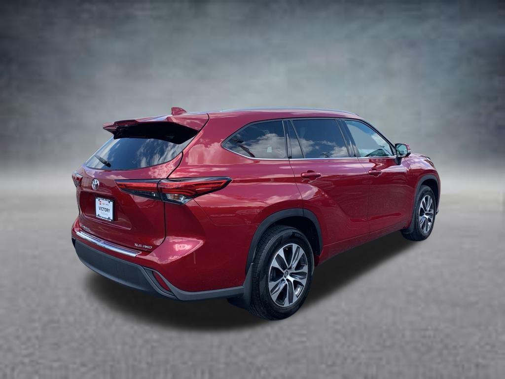 used 2022 Toyota Highlander car, priced at $35,297