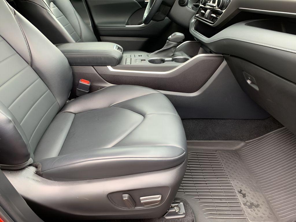 used 2022 Toyota Highlander car, priced at $35,297