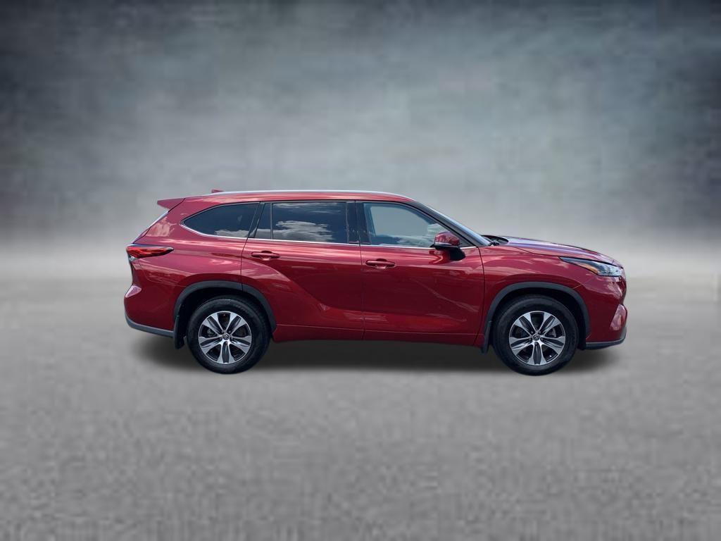 used 2022 Toyota Highlander car, priced at $35,297