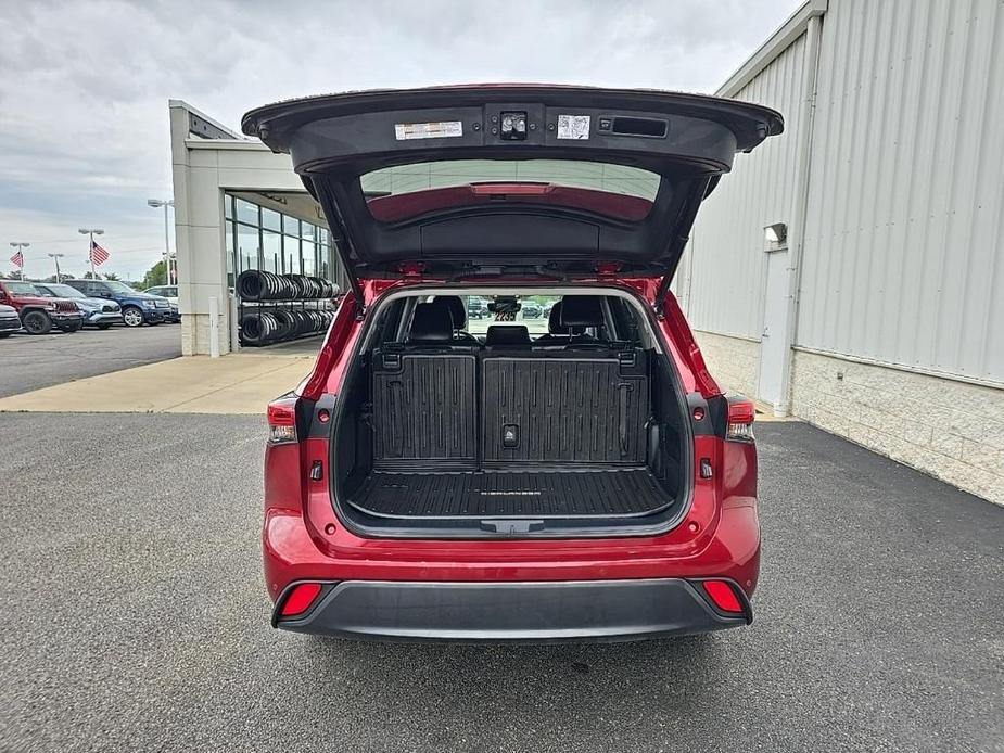 used 2021 Toyota Highlander car, priced at $31,897