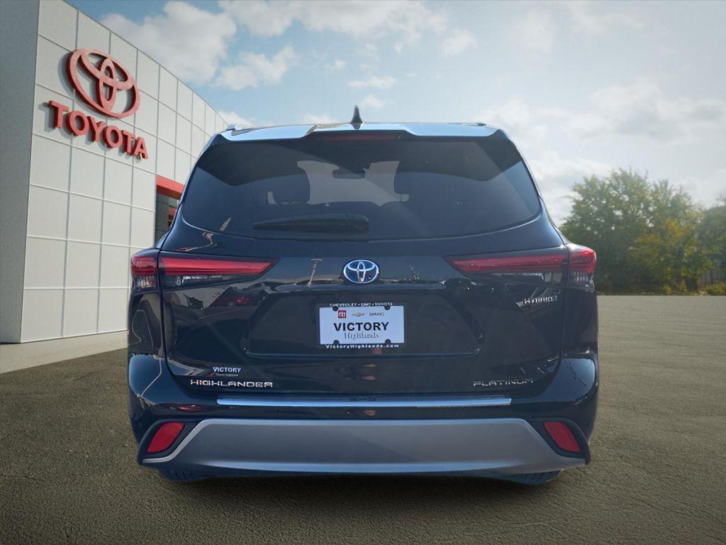 used 2021 Toyota Highlander Hybrid car, priced at $34,633