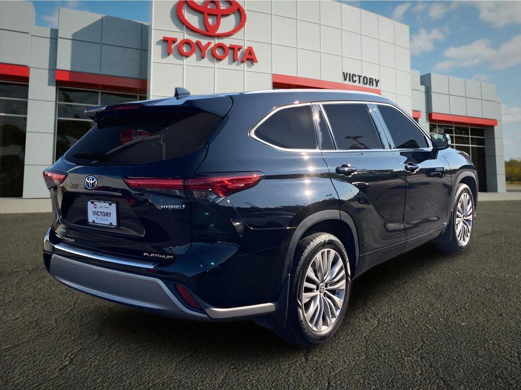 used 2021 Toyota Highlander Hybrid car, priced at $34,633