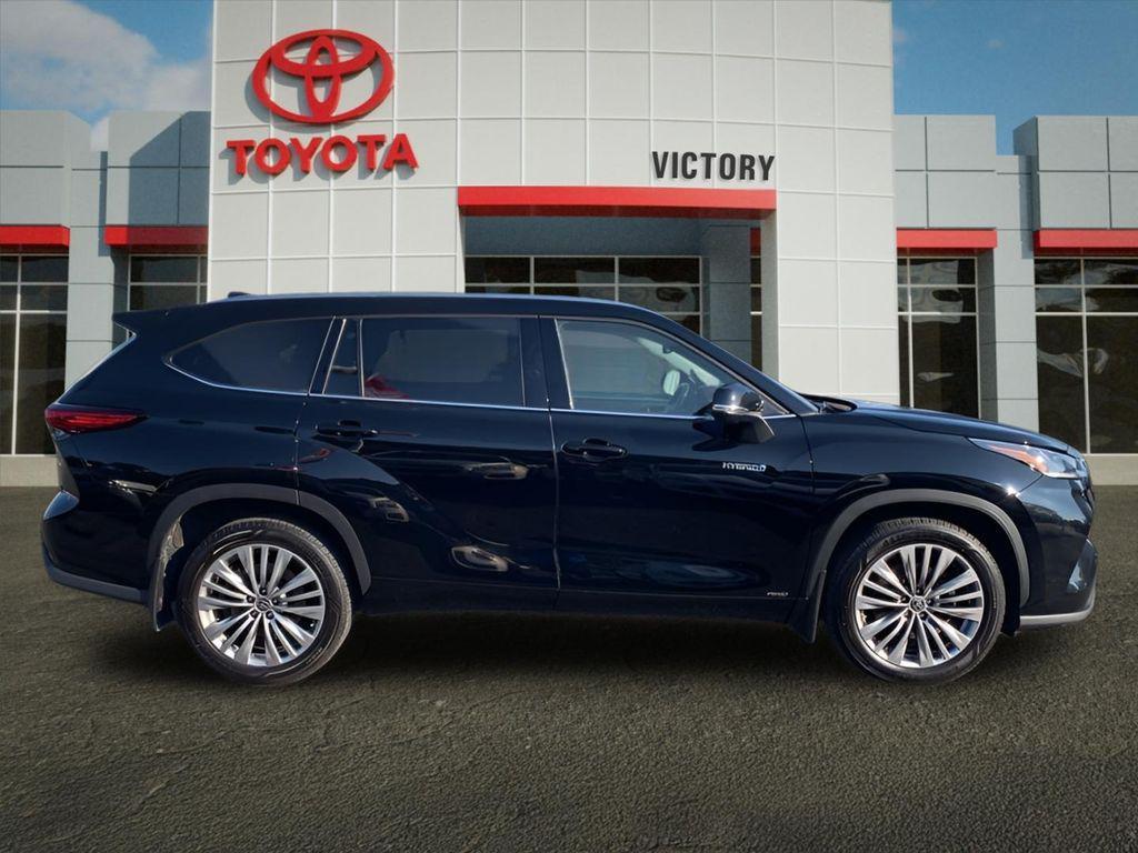 used 2021 Toyota Highlander Hybrid car, priced at $34,633