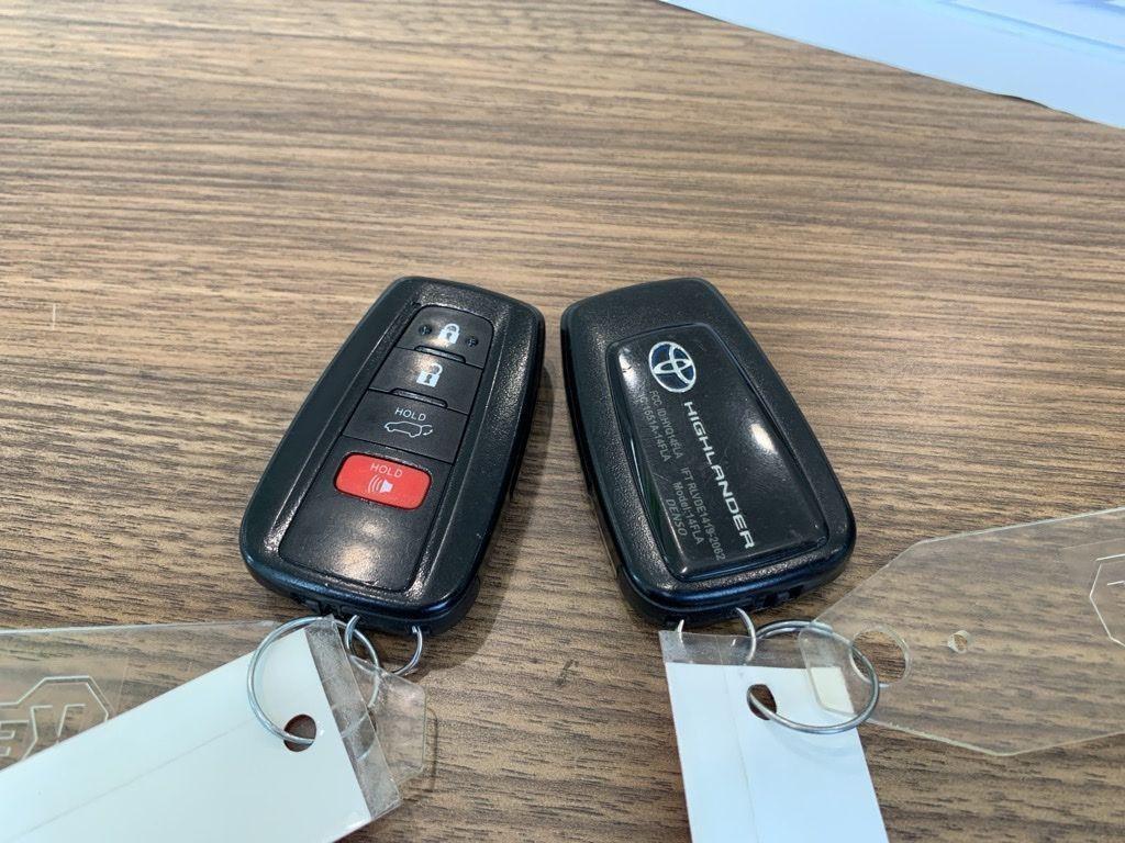 used 2021 Toyota Highlander Hybrid car, priced at $34,633