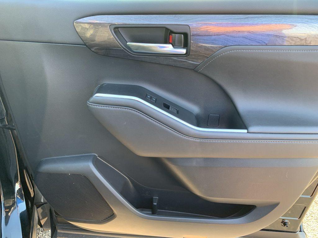 used 2021 Toyota Highlander Hybrid car, priced at $34,633