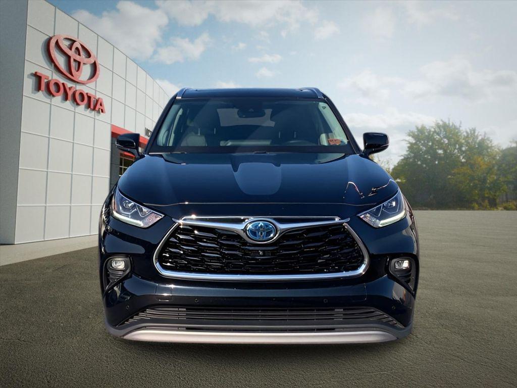 used 2021 Toyota Highlander Hybrid car, priced at $34,633