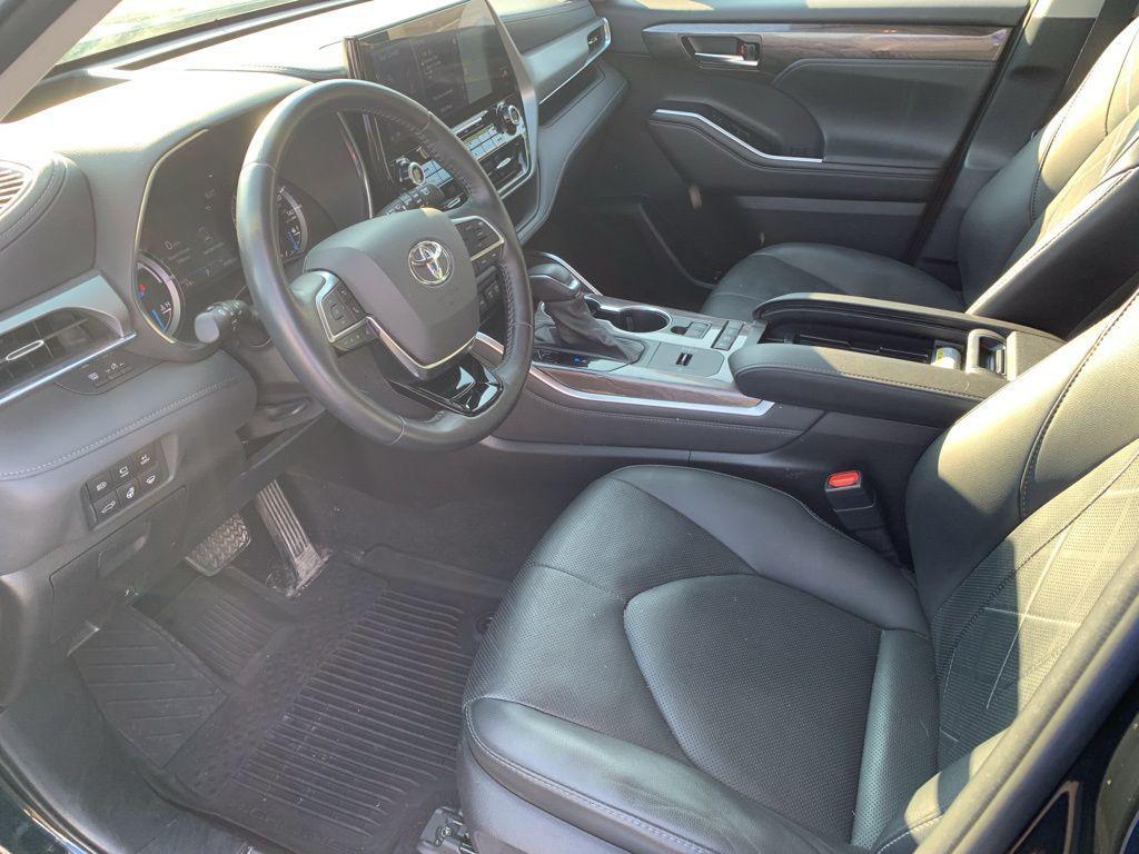 used 2021 Toyota Highlander Hybrid car, priced at $36,658