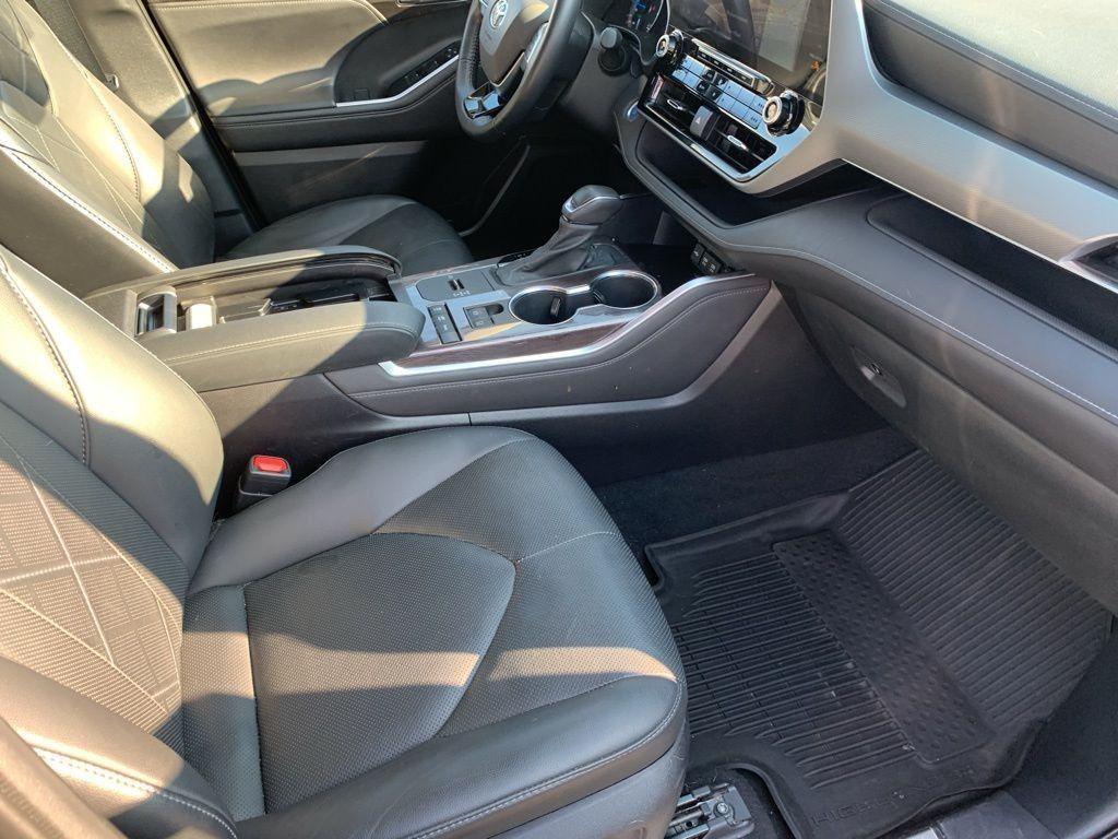 used 2021 Toyota Highlander Hybrid car, priced at $34,633