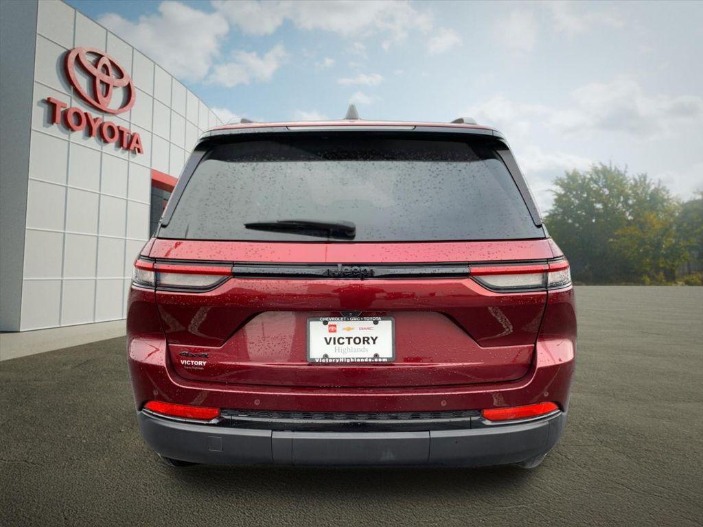 used 2024 Jeep Grand Cherokee car, priced at $33,392