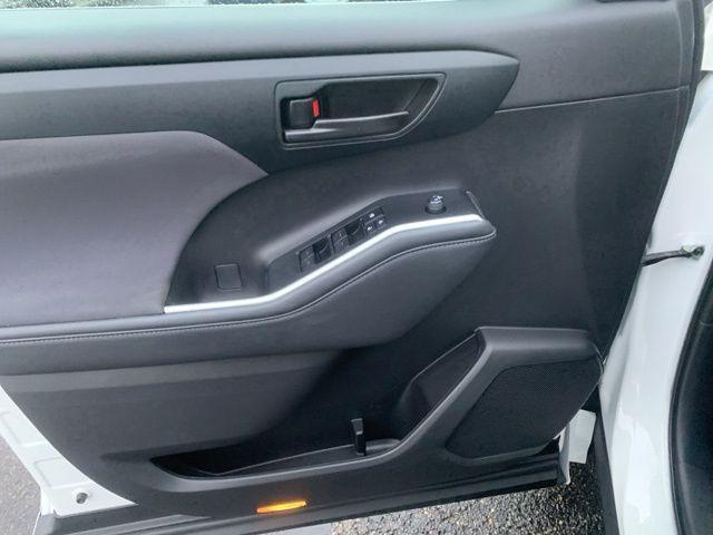 used 2023 Toyota Highlander car, priced at $33,497