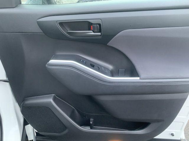 used 2023 Toyota Highlander car, priced at $33,497