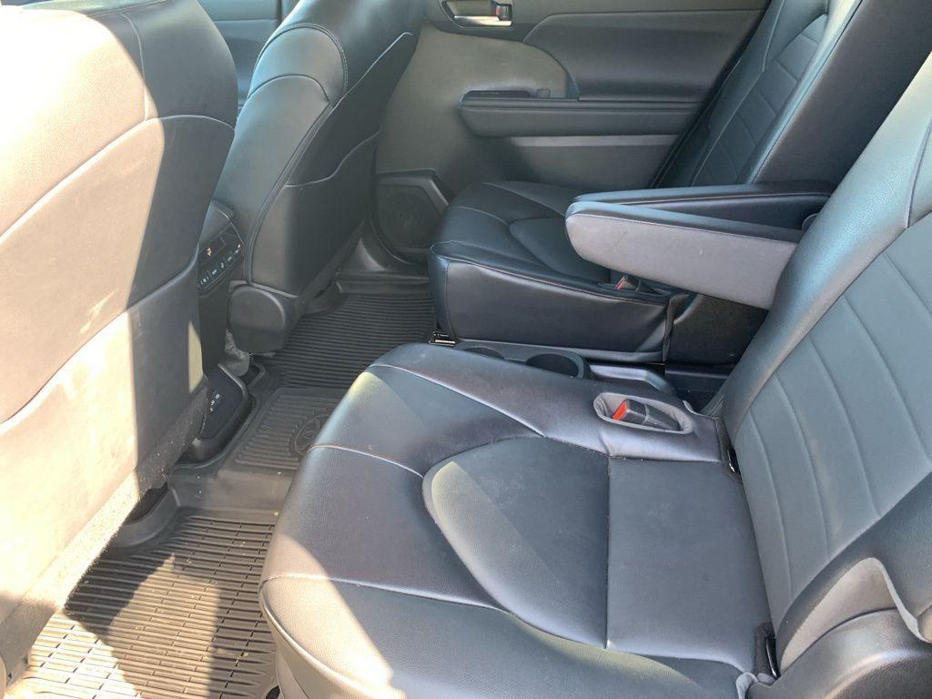 used 2022 Toyota Highlander Hybrid car, priced at $30,756