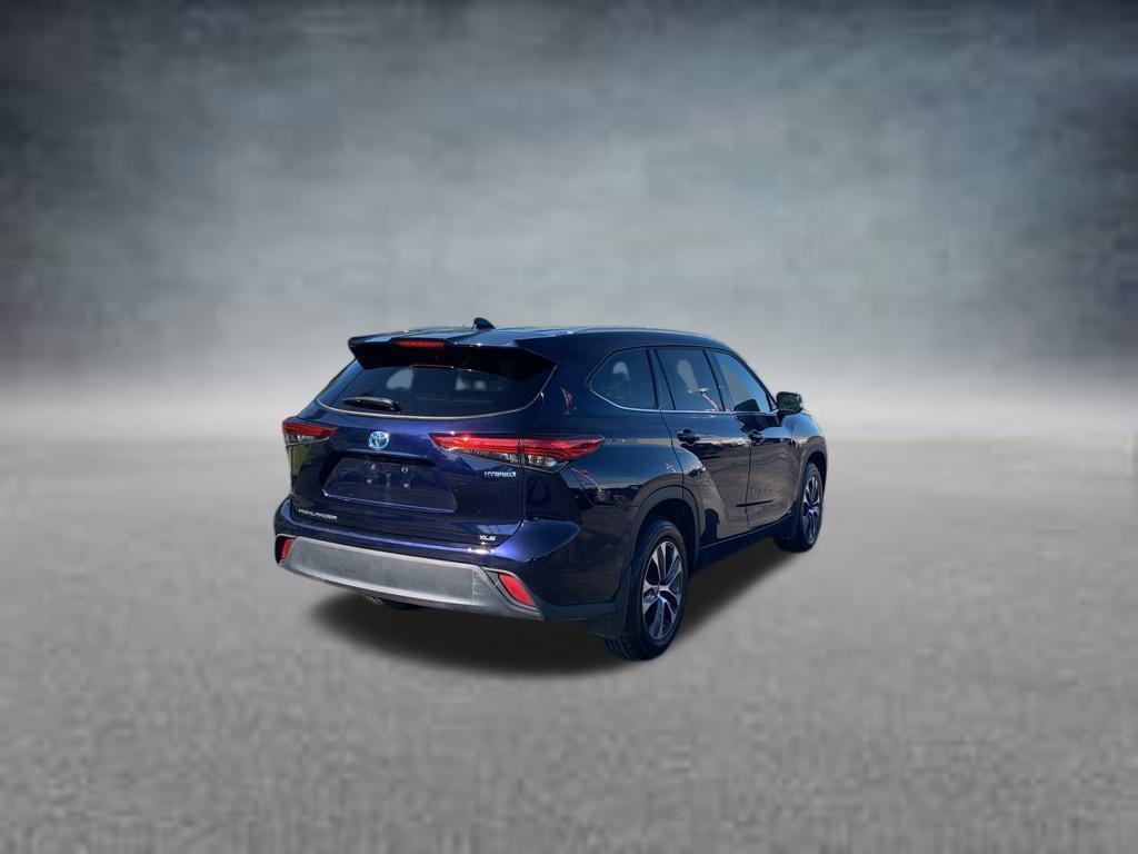 used 2022 Toyota Highlander Hybrid car, priced at $31,156