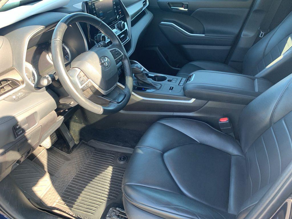 used 2022 Toyota Highlander Hybrid car, priced at $31,156
