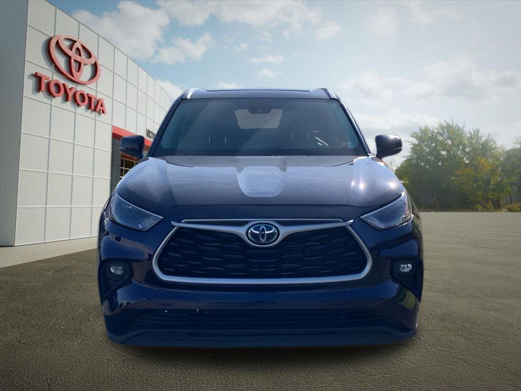 used 2022 Toyota Highlander Hybrid car, priced at $30,146