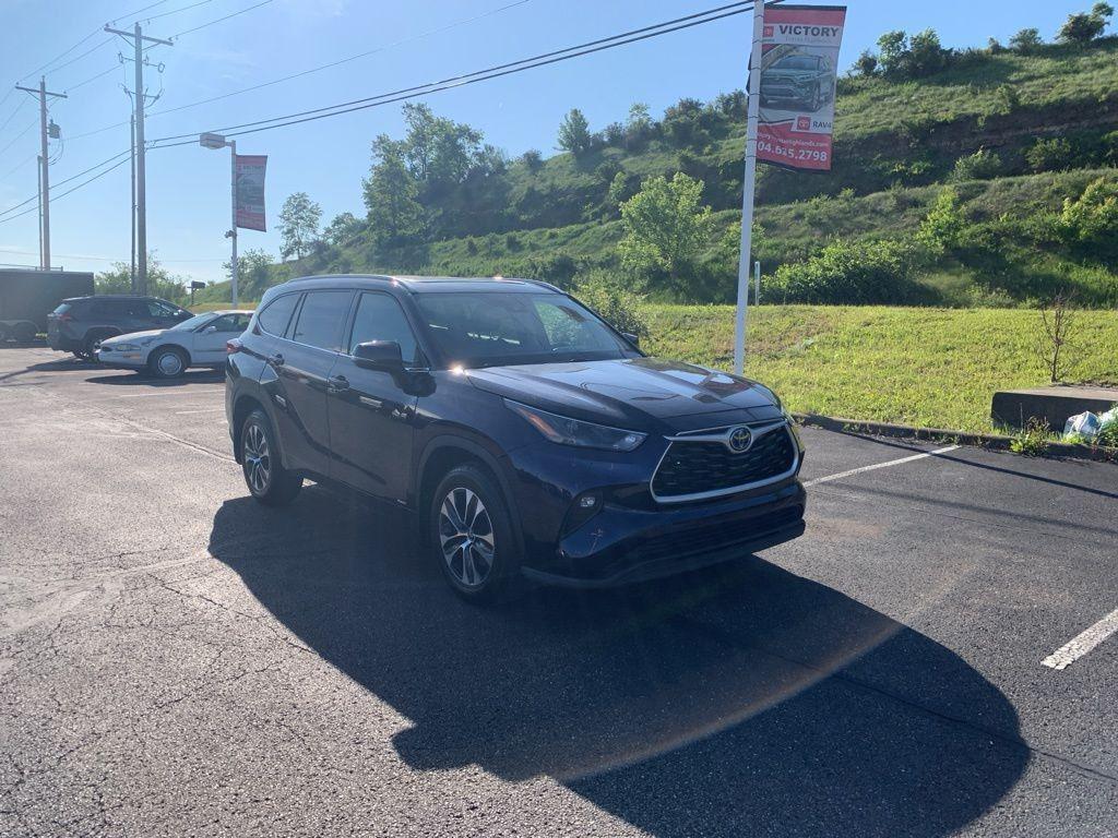 used 2022 Toyota Highlander Hybrid car, priced at $30,756