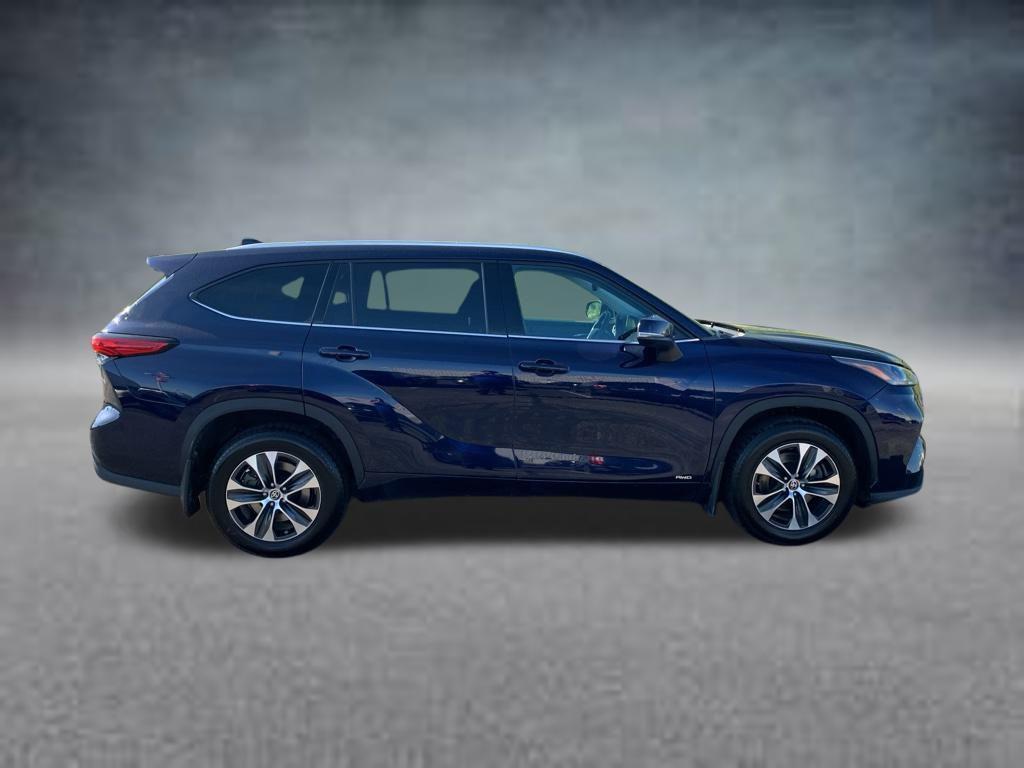 used 2022 Toyota Highlander Hybrid car, priced at $31,156