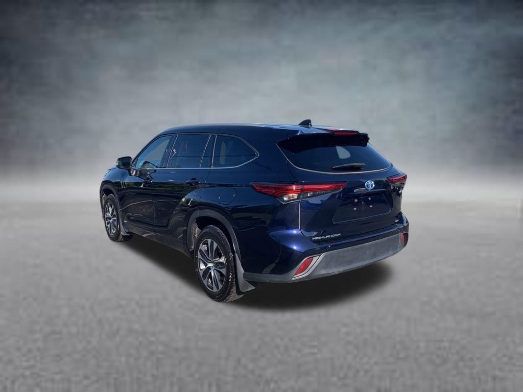 used 2022 Toyota Highlander Hybrid car, priced at $31,156