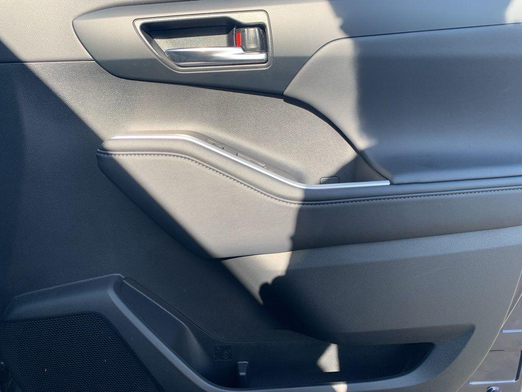 used 2022 Toyota Highlander Hybrid car, priced at $30,146