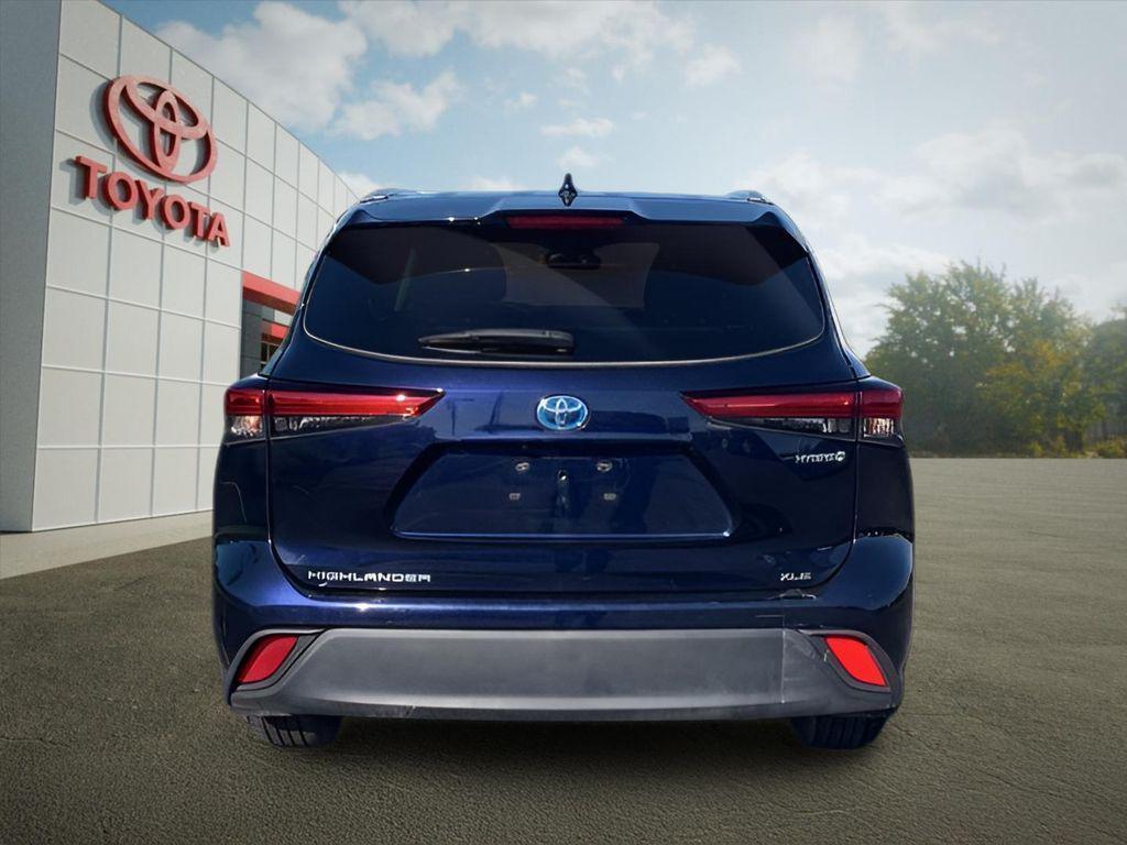 used 2022 Toyota Highlander Hybrid car, priced at $30,146