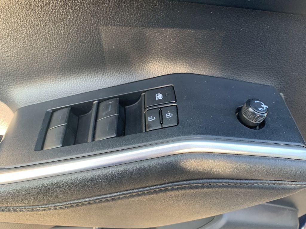 used 2022 Toyota Highlander Hybrid car, priced at $30,756