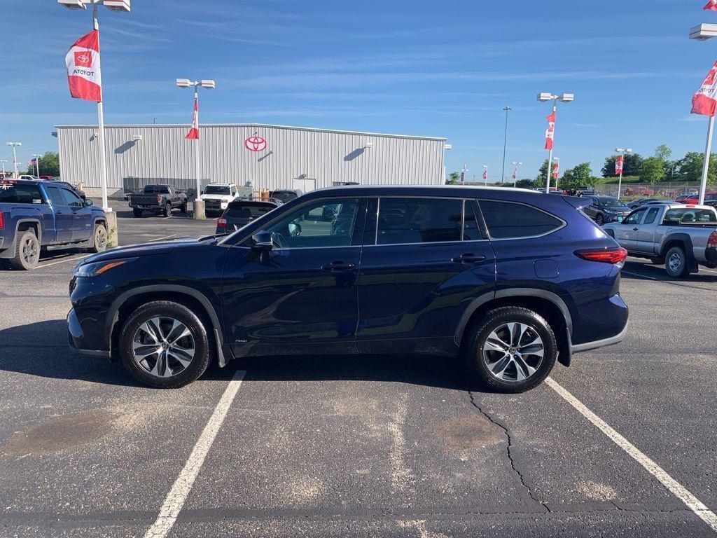 used 2022 Toyota Highlander Hybrid car, priced at $30,756