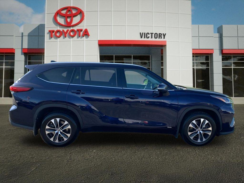 used 2022 Toyota Highlander Hybrid car, priced at $30,146