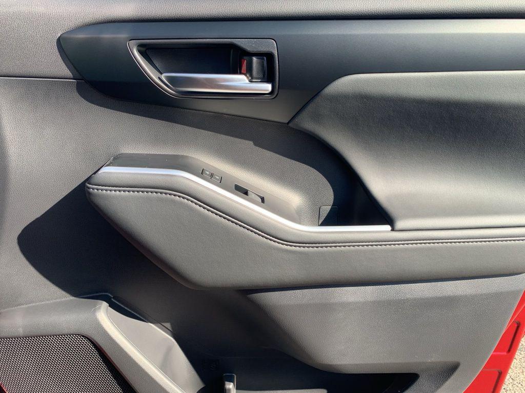 new 2025 Toyota Highlander car, priced at $48,269